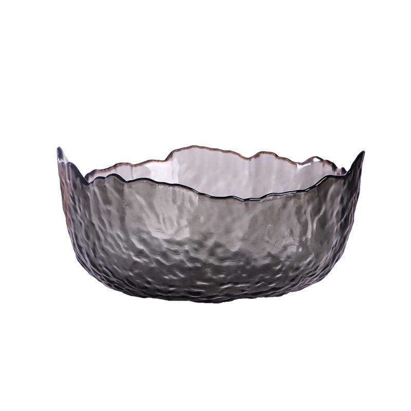 Sada skleněných misek s kladívkovým povrchem a zlatým okrajem od influencera: Nádobí na ovoce, dezerty a saláty.