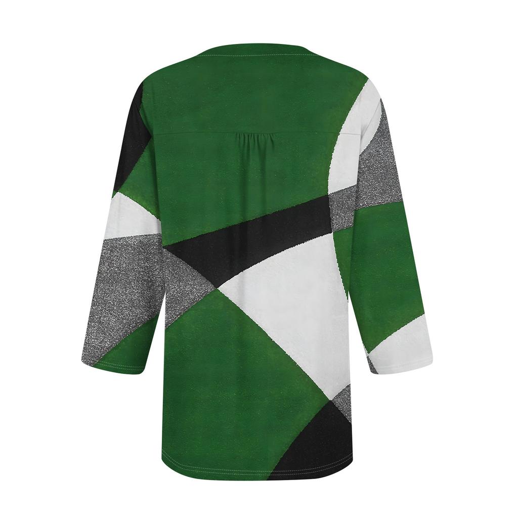 Damski top z dekoltem w serek i nadrukiem gradientowym, rękawami trzy czwarte, modny