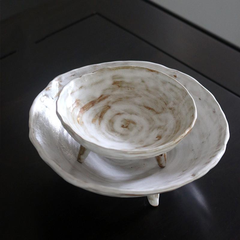 Piatto Rotondo in Gres Stoneware Retrò Vassoio per Frutta Piatto da Dessert Vassoio per Rinfreschi Piatto da Cena su Treppiede Alto Piatti in Ceramica Bianco e Nero