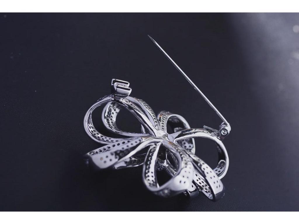 Creative Korean Flower Zircon Brooch for Suits and Cheongsams – Elegant Wedding Corsage and Gift.
