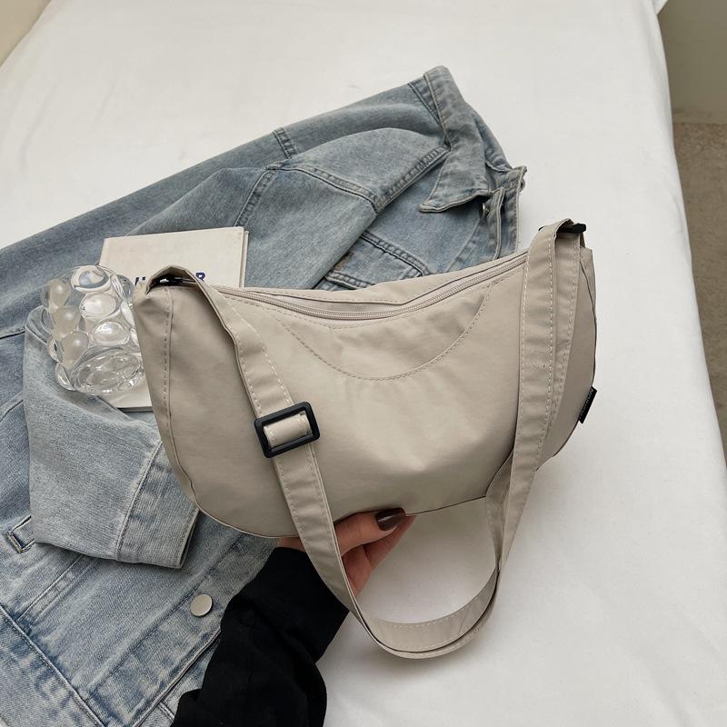 

Повседневная сумка-мессенджер 2025 новая простая вместительная сумка-подушка под мышкой в зарубежном стиле, повседневная персонализированная женская сумка, сумка на плечо