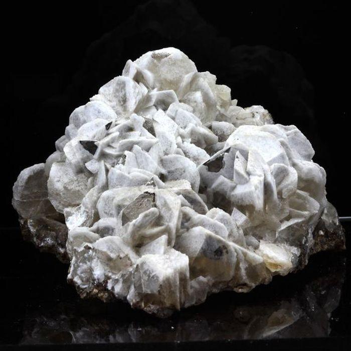 Pierres et Minéraux. Calcite. 670.5 ct. Les Bondons, Lozère, France.