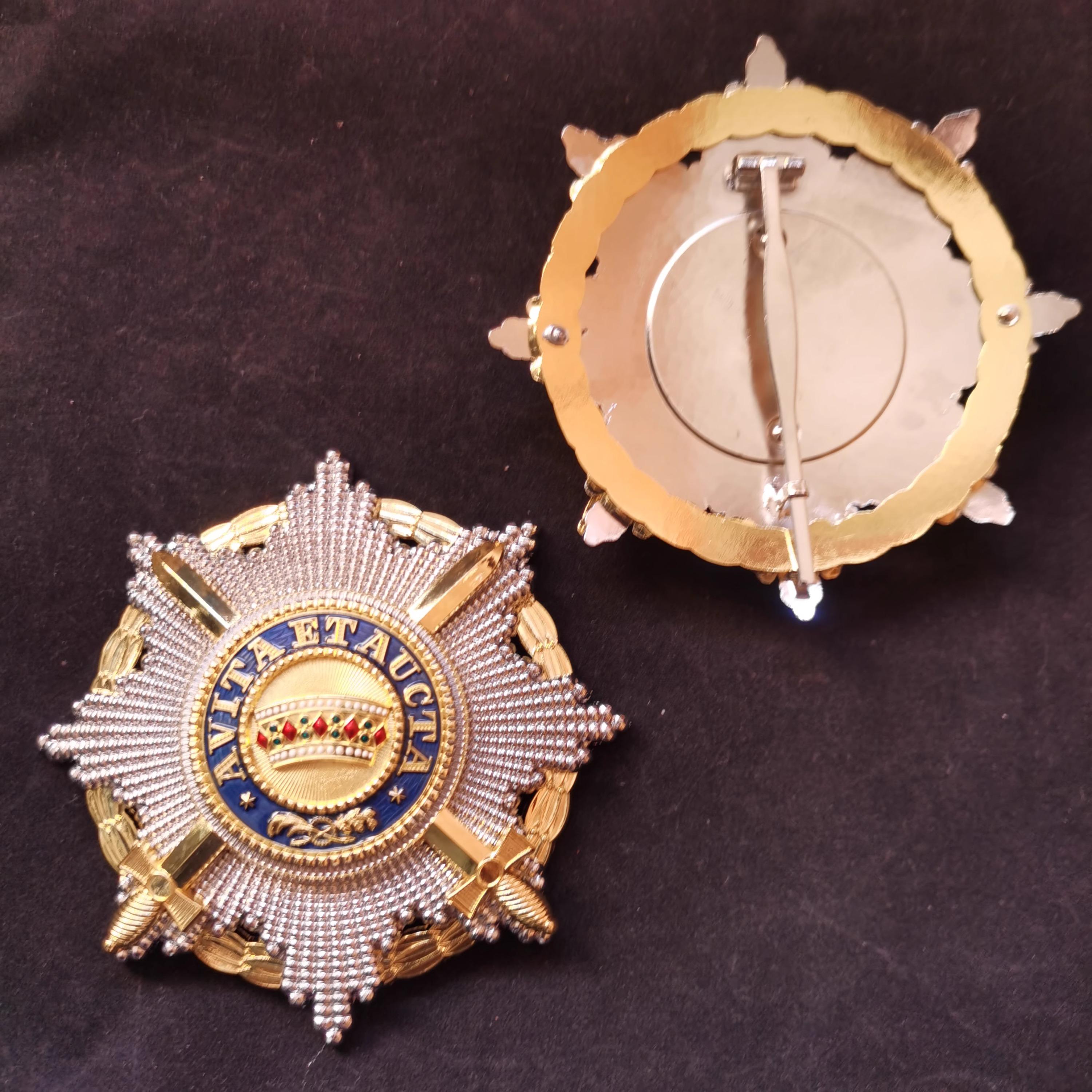 

Австро-Венгерская империя Дасин Ман Железная корона Медаль Многослойная структура Отправить коробку