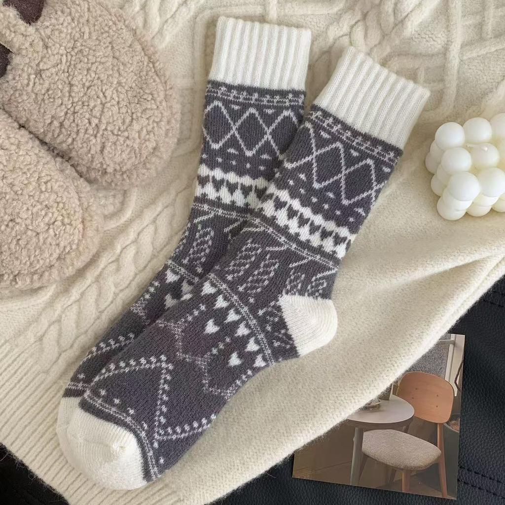 Women's Autumn and Winter Thick Woolen Loop Middle Tube Socks, Winter Cold Resistant Sleep Men's Breathable Long Socks
