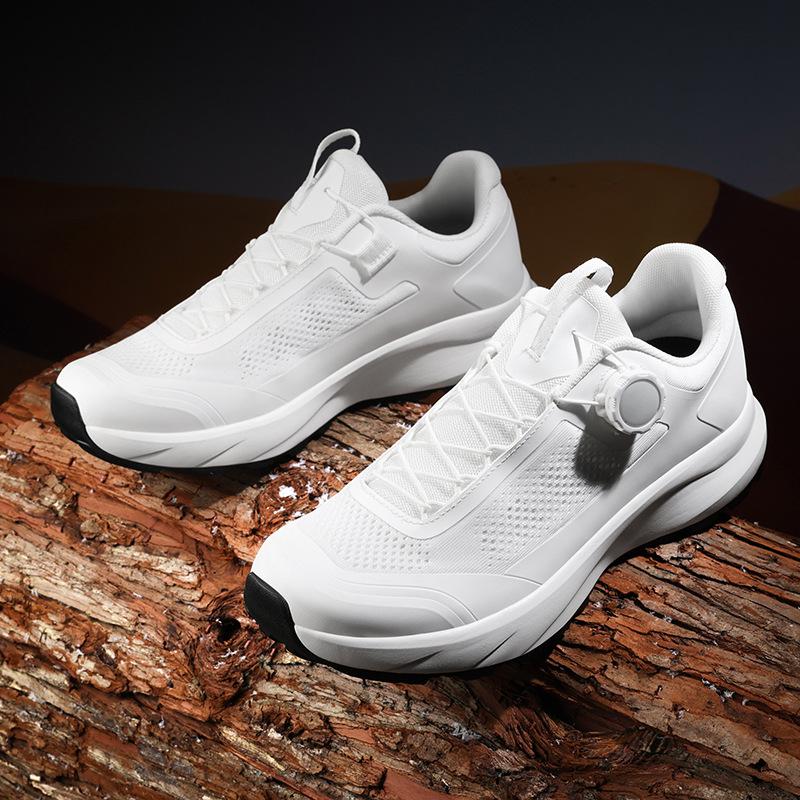 New summer light outdoor hiking shoes rotating buckle light breathable mesh hiking shoes casual sports men's shoes