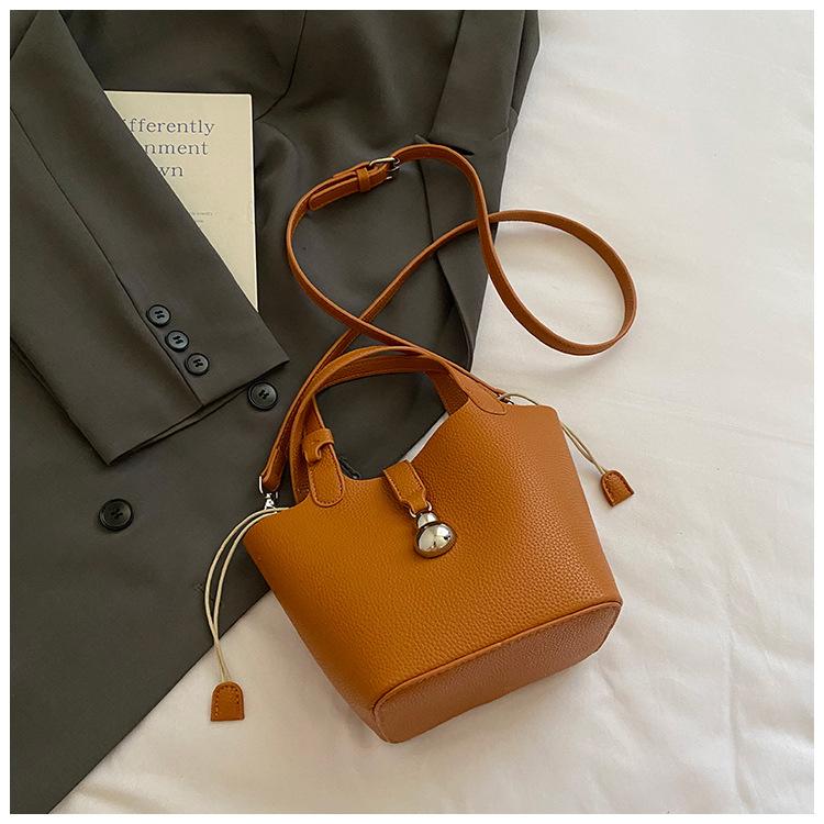 Korean High-end Sense Simple Niche Handbag Women's 2025 Summer New Versatile Lychee Pattern Messenger Bucket Bag