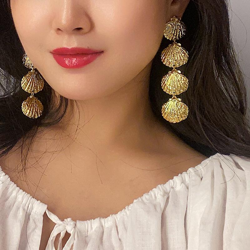 Metal wind love geometric earrings simple and cold wind stud earrings niche temperament versatile earrings