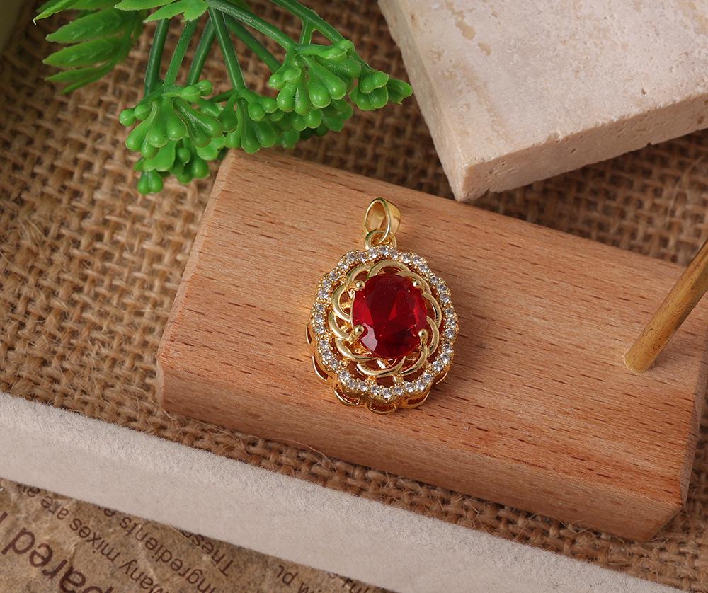 Роскошный позолоченный резной кулон с красными бриллиантами - Женский аксессуар на цепочке для ключиц