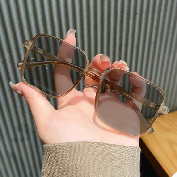 New Anti-blue Light Photosensitive Color-changing Glasses, Large-frame Flat Glasses, Thin and Plain, Trendy Student Models, Myopia Finished Products