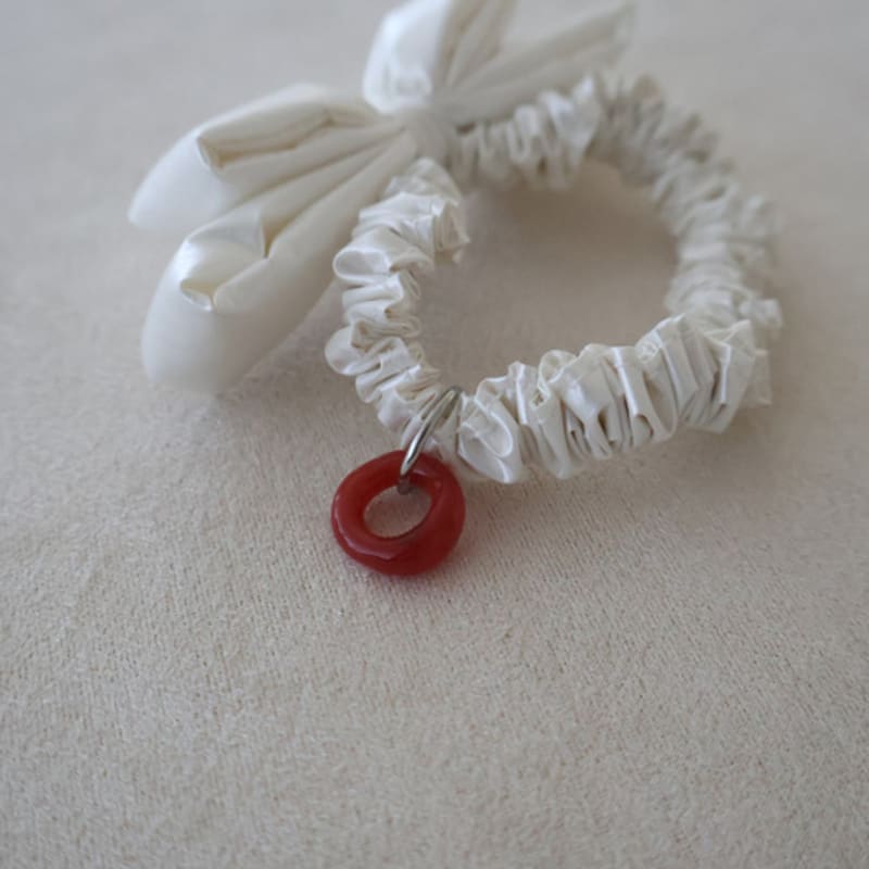 APIOH Balloon Ribbon Scrunchy