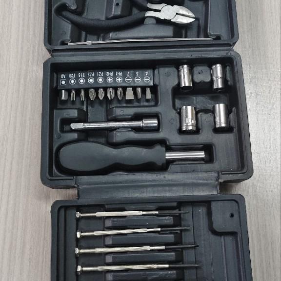 25-Piece Tool Set: Screwdriver Bits, Sockets, Needle-Nose Pliers, Watch Screwdriver, Live Wrench, Blow-Molded Toolbox 25-5 Piece Set