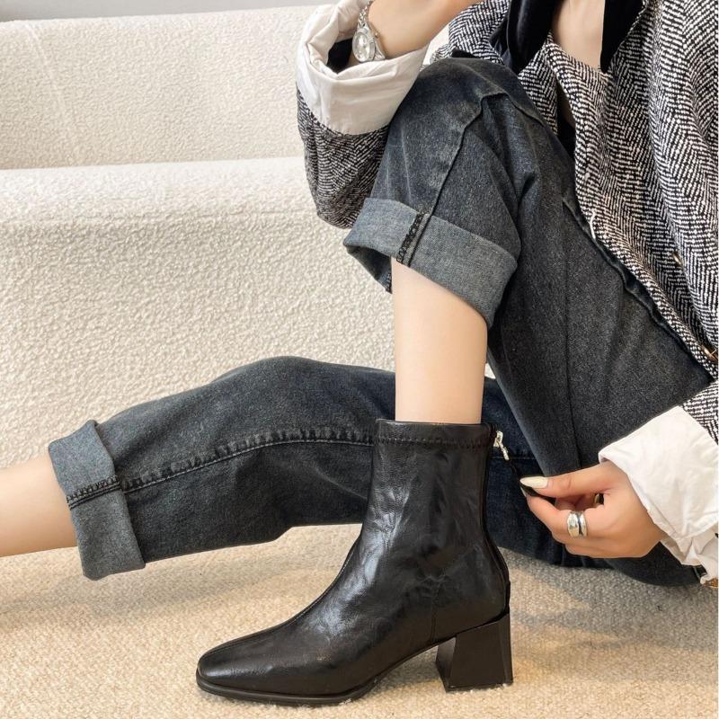 Women's Hand-scratched Short Boots, Thick Heel, Waterproof Table, Thick Bottom and Large Tube Circumference.