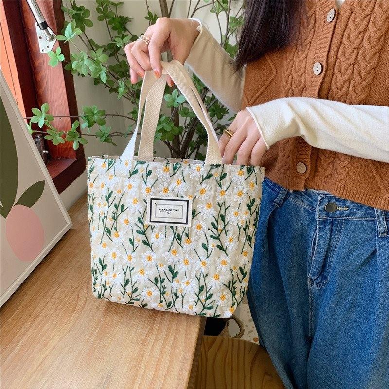 Elegant Embroidered Daisy Floral Handbag Soft Cotton Linen Tote Bag For Moms
