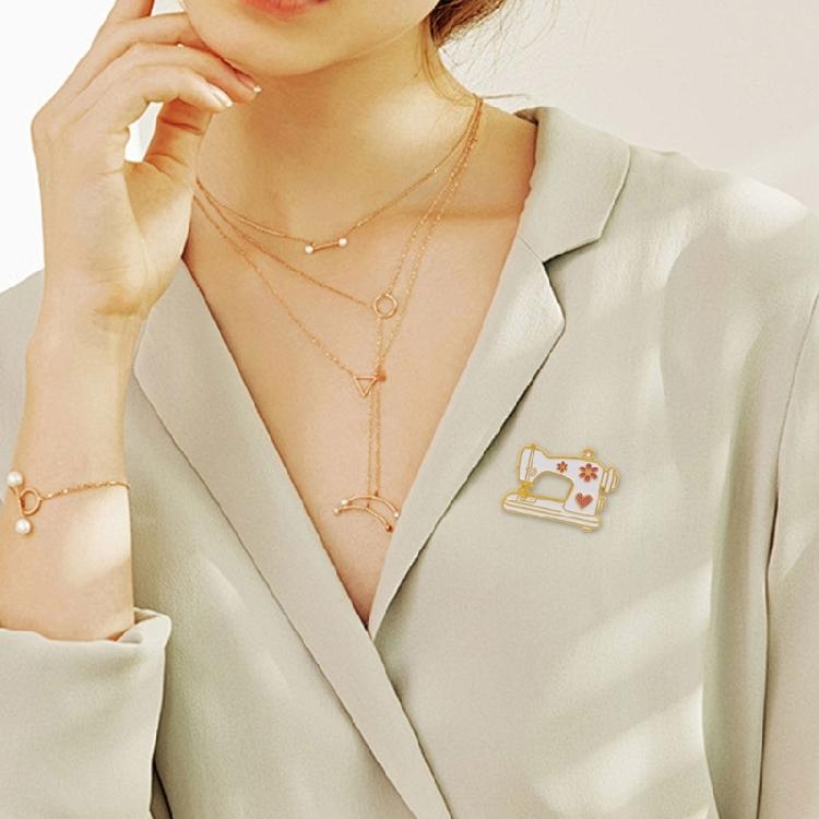 Cartoon Sewing Machine Brooch Zinc Alloy Construction Fashion Decoration Accessory for Secure Fastening