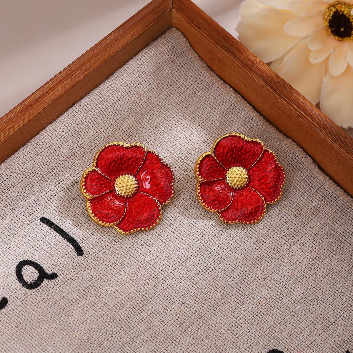 Retro Niche Temperament High-End Floral Stud Earrings Women S Antique Style Personality Light Luxury Earrings