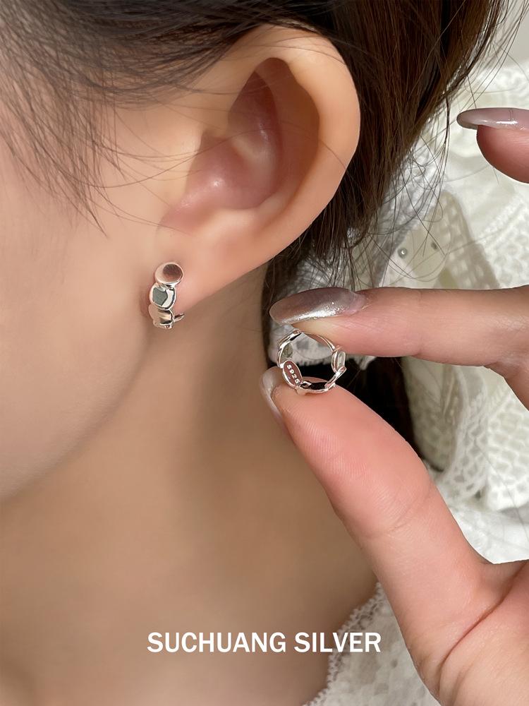 Su Chuang S925 Sterling Silver Round Disc Hoop Earrings: Luxury High-End Design with Fish Scale Backs, Versatile Earrings for Women