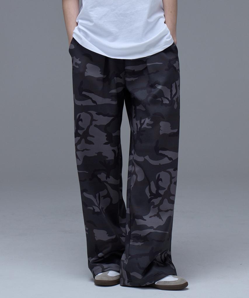 URBANAGE Camo Single-Pleat Wide Sweatpants_Charcoal