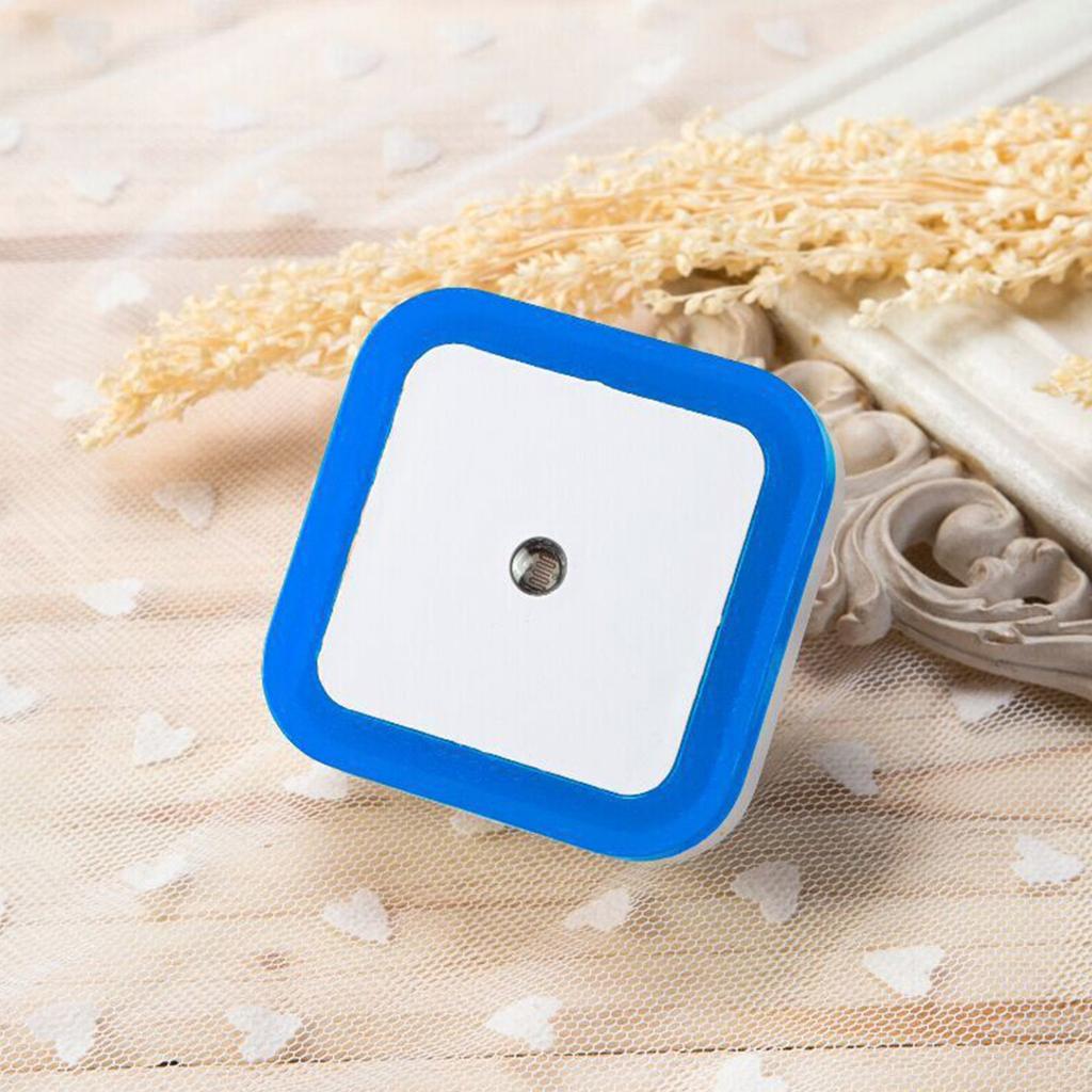 Das kleine LED-Plug-in-Nachtlicht mit intelligentem Sensor eignet sich für die Heimdekorationslampe für Kinder und Erwachsene im Schlafzimmer