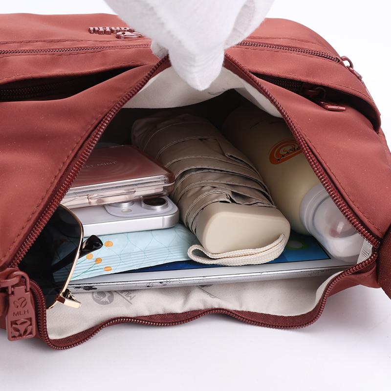 Lightweight Shoulder Bag Multi-compartment Small Square Bag Large Capacity Commuter Crossbody Bag