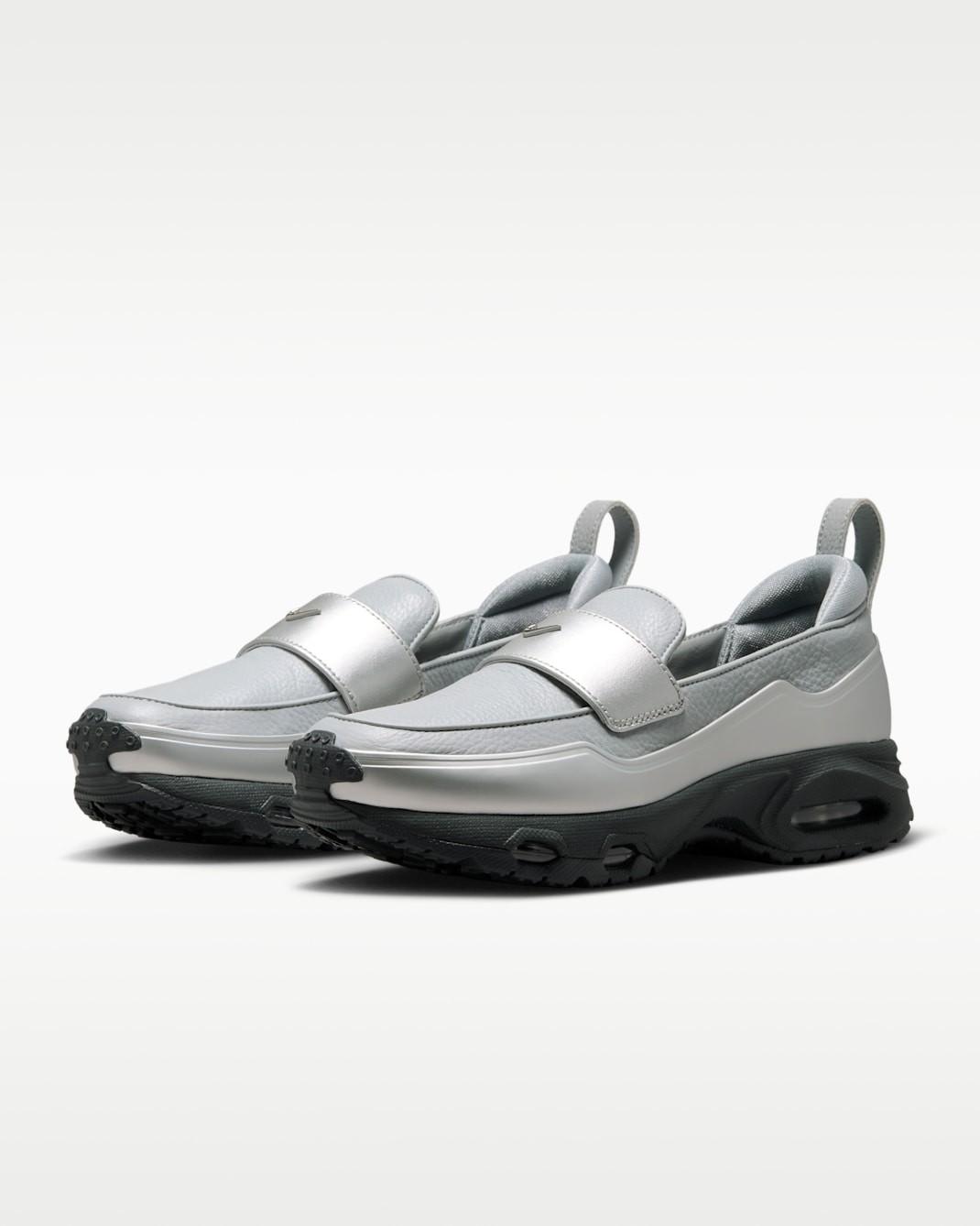 IV4690-099 Nike Women s Air Max Phenomena Wolf GreySilver (Women s) 6.5W