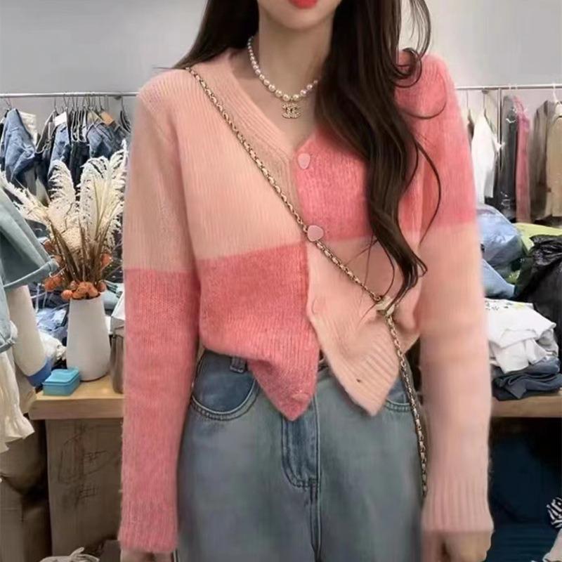 Color Matching Plaid Knitted Cardigan Top Women's Autumn and Winter New Loose Fashion Age-reducing Sweater Jacket Tide