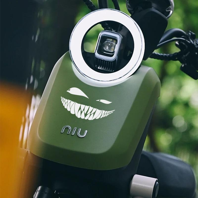 Roztomilé přimhouřené oči špatný úsměv Nálepky na auto Obtisky na motocykl Vtipná dekorace pro styling karoserie Samolepka na okno Vinyl Vodotěsný