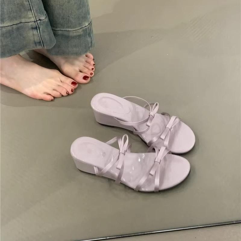 

Летние женские шлепанцы на танкетке с бантом-бабочкой, мягкая подошва, для улицы, микрофибра, корейский стиль, женские шлепанцы 40 фиолетовый