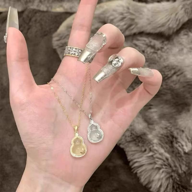 Ethnic Bamboo Gourd Necklace: Versatile Choker Gift for Women, Light Luxury Chinese Style