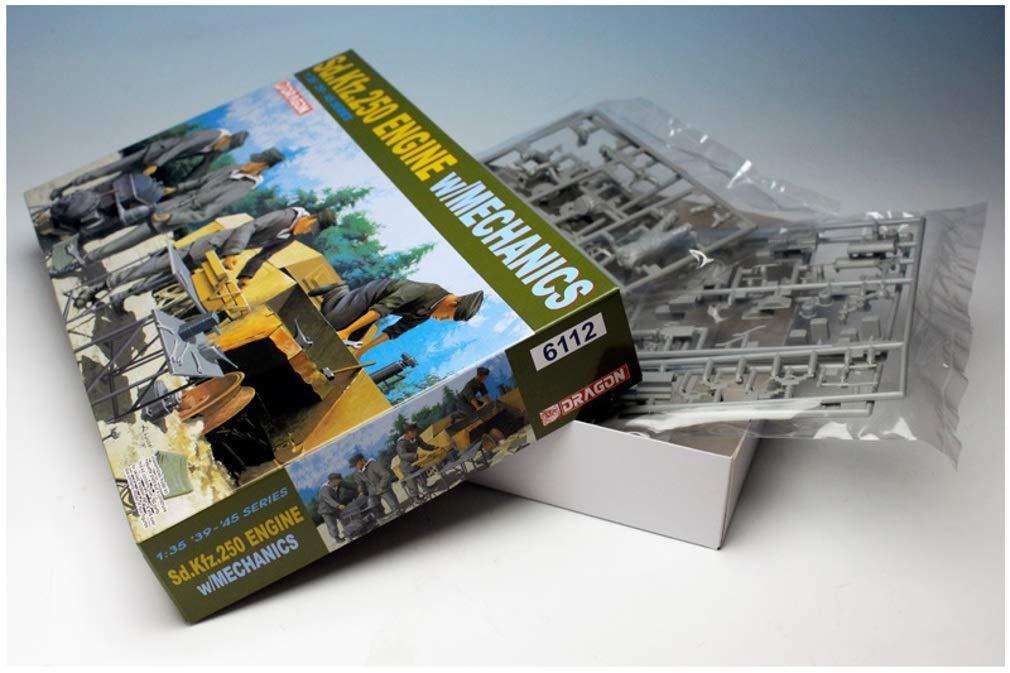 Platz WWII German Engine Set DR6112 Plastic Model 1/35 Sd.Kfz.250 w/Maintenance