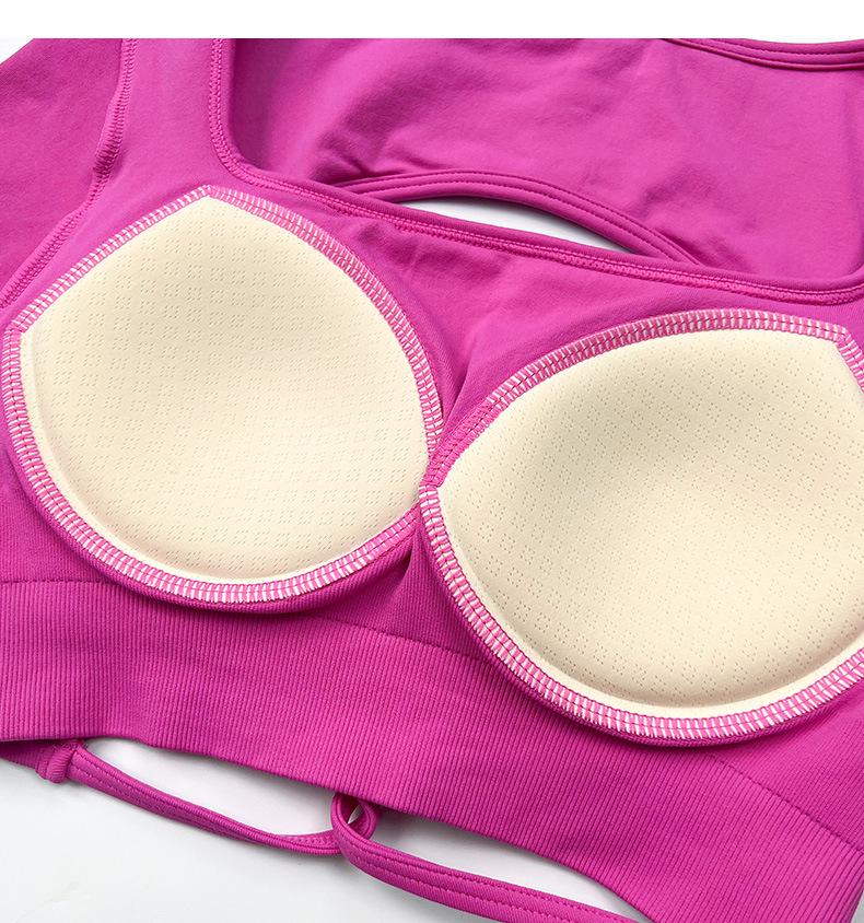 European & American Women's Seamless Sports Top with Built-in Bra & Stylish Back