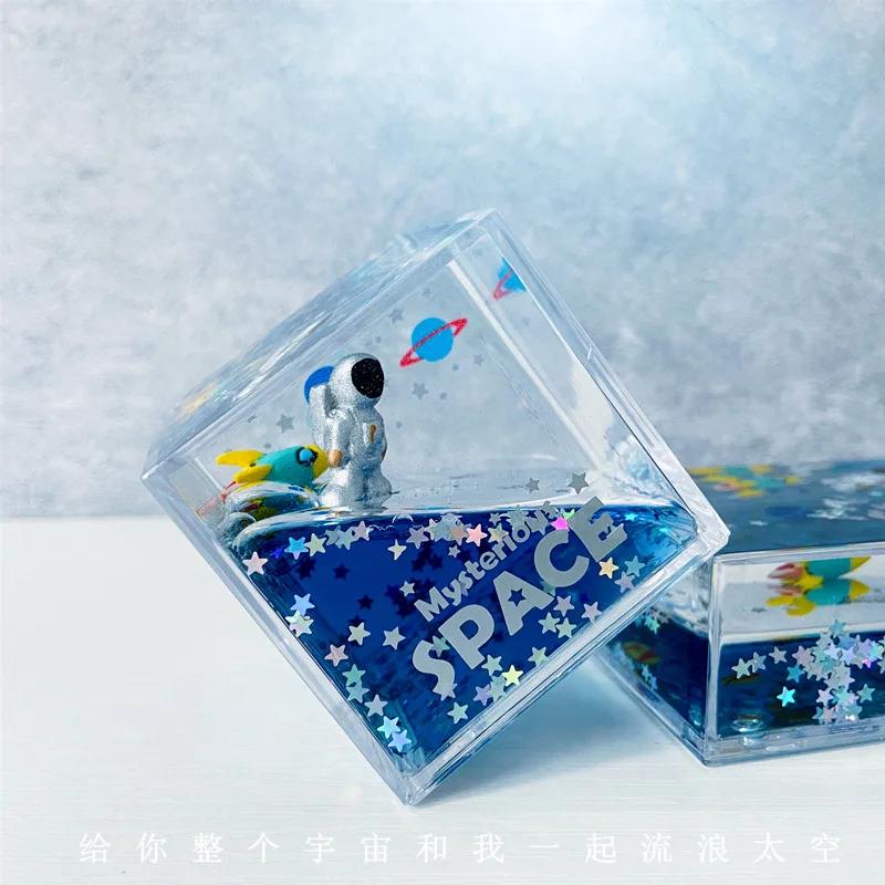 Astronauts Fluid Liquid Drift Ship Creative Floating Galaxy Boat Bottle Living Room Decorations Home Ornament Desk Accessories