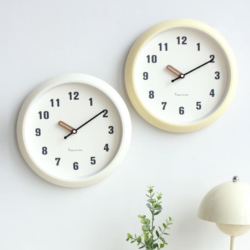 Clock Simple Cream Wind Wall Clock Living Room Home 2025 New Fashion Silent Clock Wall Hanging Creative