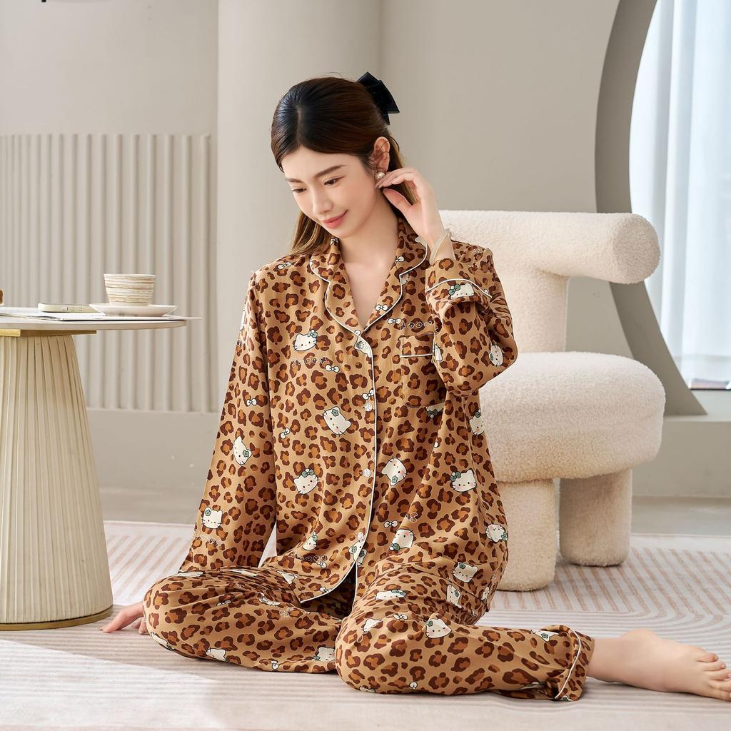 Spot new women's cotton silk spring, summer and autumn thin cardigan long sleeve with chest pad pajamas simple and comfortable loungewear