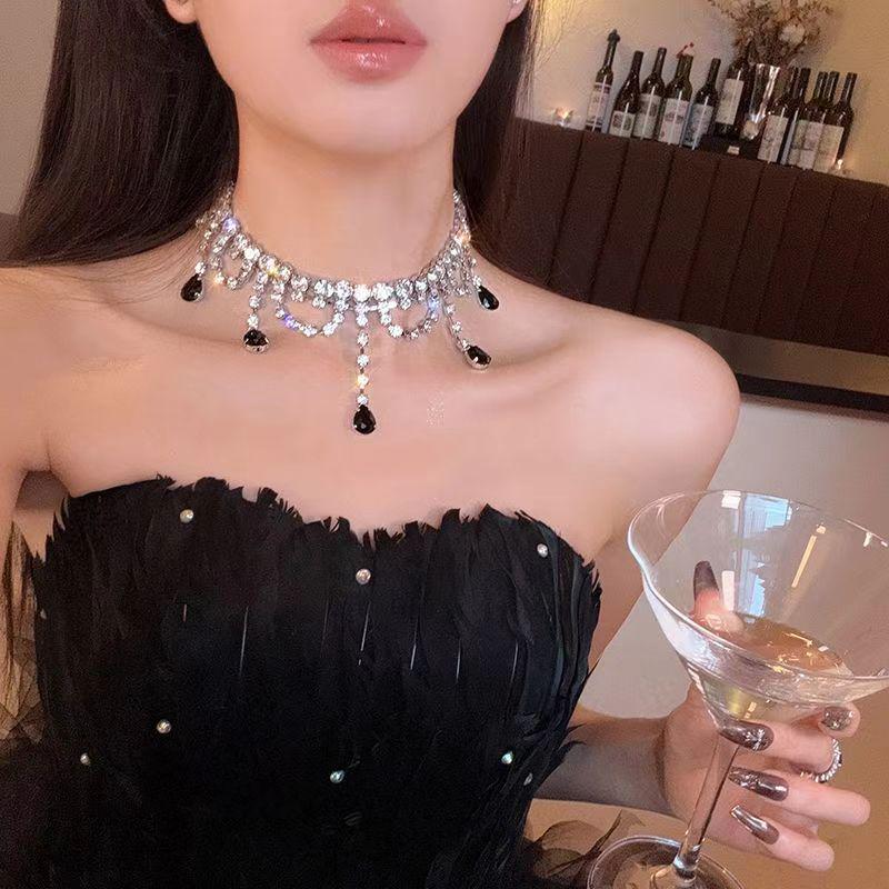 2025 High-End Gothic Punk Necklace: Y2K Dark Style Clavicle Chain for Women