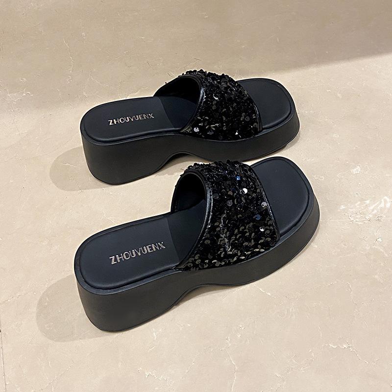 

Носите слово тащить женщины 2025 лето новый корейская версия на танкетке толстая подошва маффин крутые шлепанцы квадратный носок с пайетками высокий каблук тащить 35 чёрный