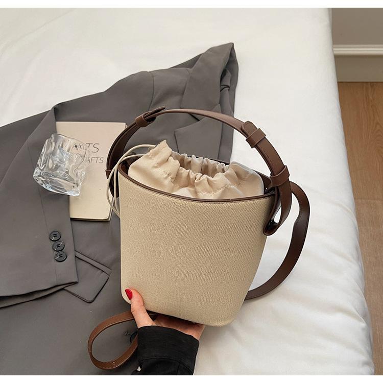 Niche design contrasting color portable bucket bag women's 2025 new casual retro handbag Korean version shoulder messenger bag
