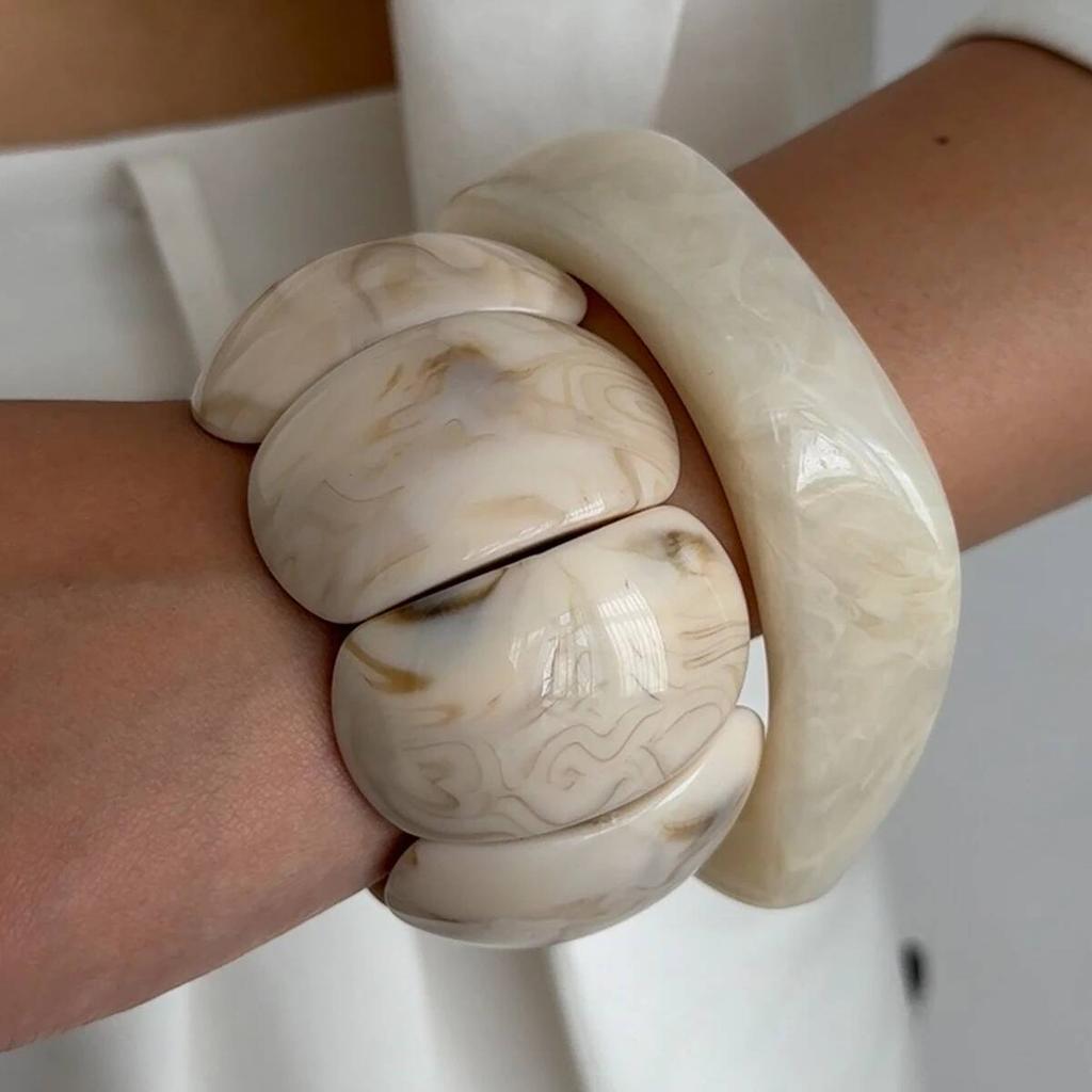 Salircon 2 Estilos Elegantes Resina Acrílico Cadena Elástica Brazaletes Geométricos para Mujeres Modernos Boho Pulseras Anchas Colgante Joyería Y2K