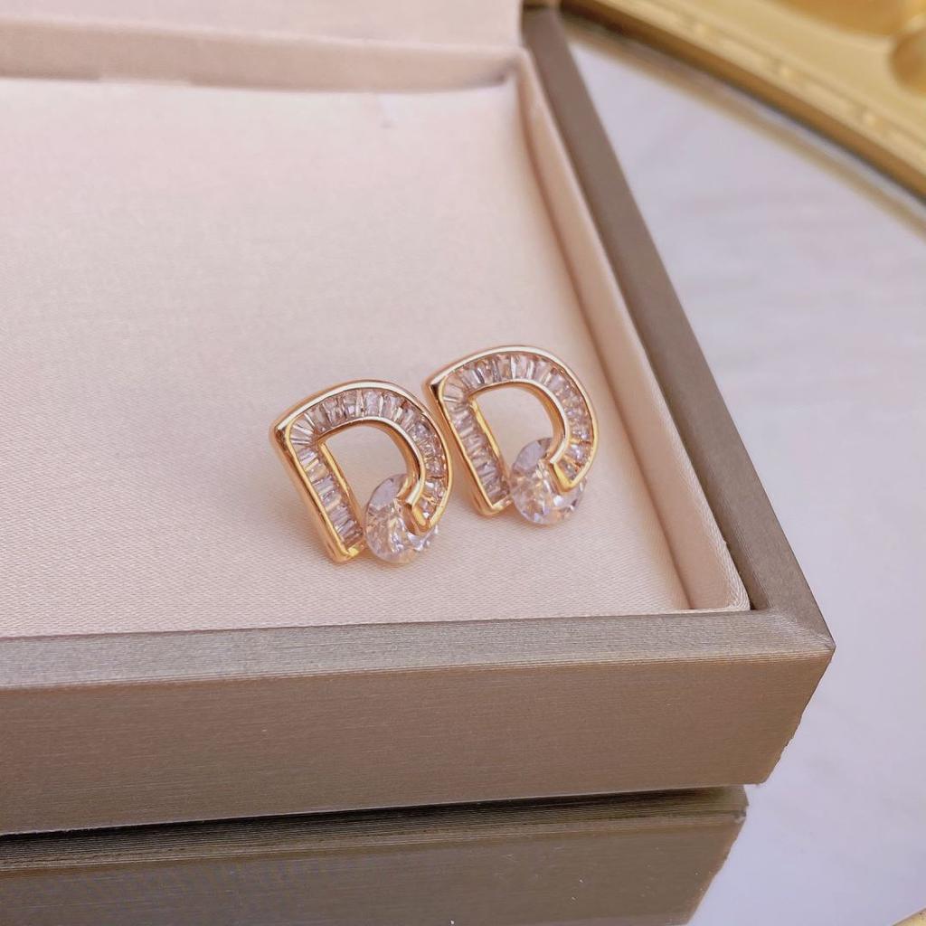 Star light point D letter diamond earrings niche design sense unique exquisite light luxury temperament versatile stud earrings