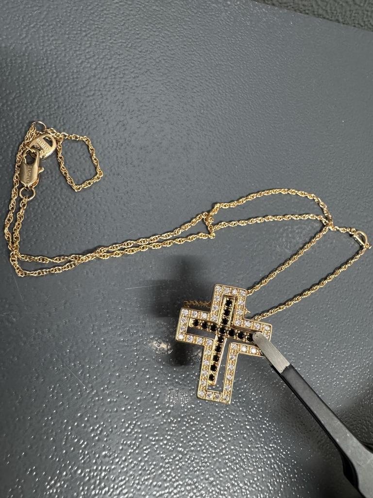 D Letter Diamond Cross Necklace: Luxurious, Versatile, Unisex Clavicle Chain