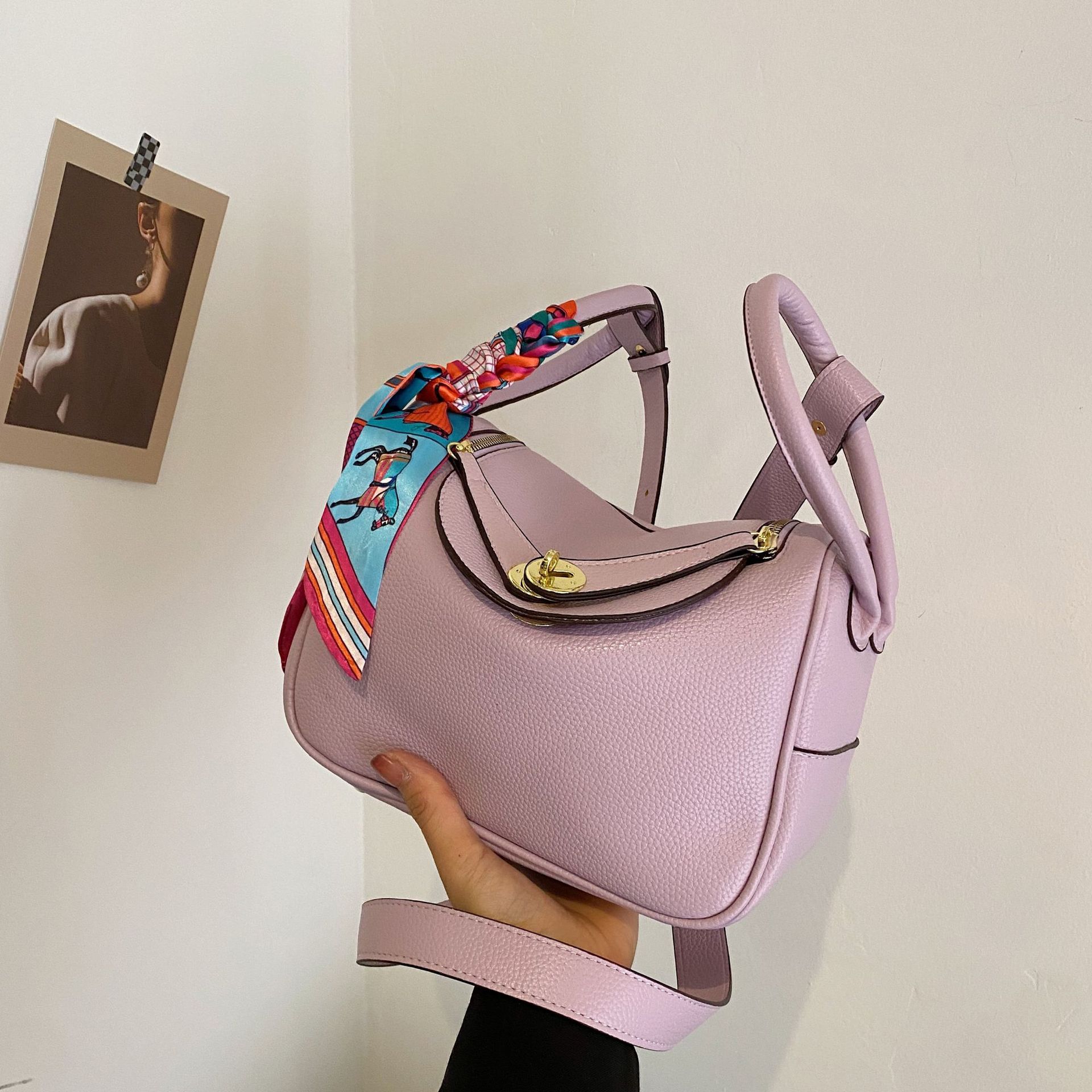 

Her bags Large Lindy bag Doctor bag Large capacity High sense Classic versatile fashion Single room Crossbody women s bag фиолетовый