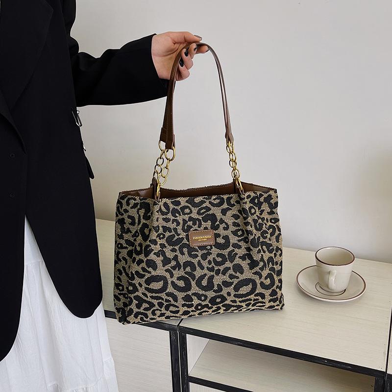 

Large-Capacity Leopard Print Tote Bag - Women s Versatile Retro Shoulder Bag One Size #6907 коричневый