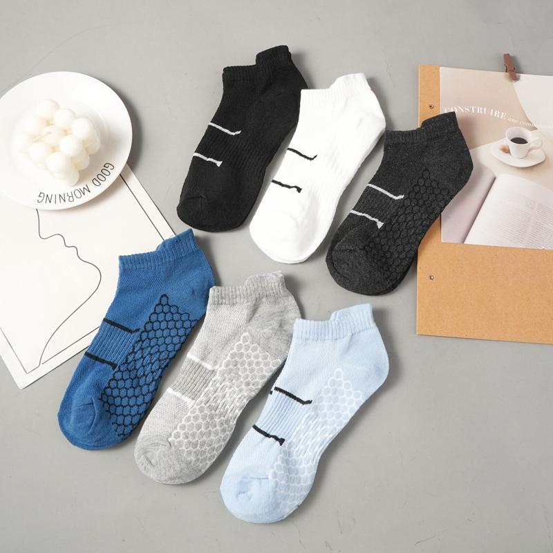 Men's Honeycomb Patterned Athletic Socks for Breathability Comfort Antibacterial Properties and Odor-free Feet.