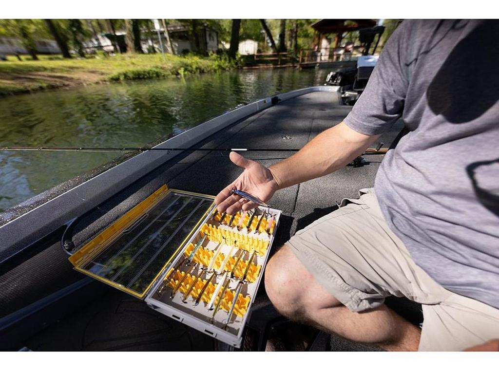 Plano Edge 3700 Vertical Jig Spybait Box Tackle Aufbewahrung Grau und Gelb Fassungsvermögen bis zu 52 Vertikal-Köder Rostfrei Wasserdicht Köder Organizer Box & - - -