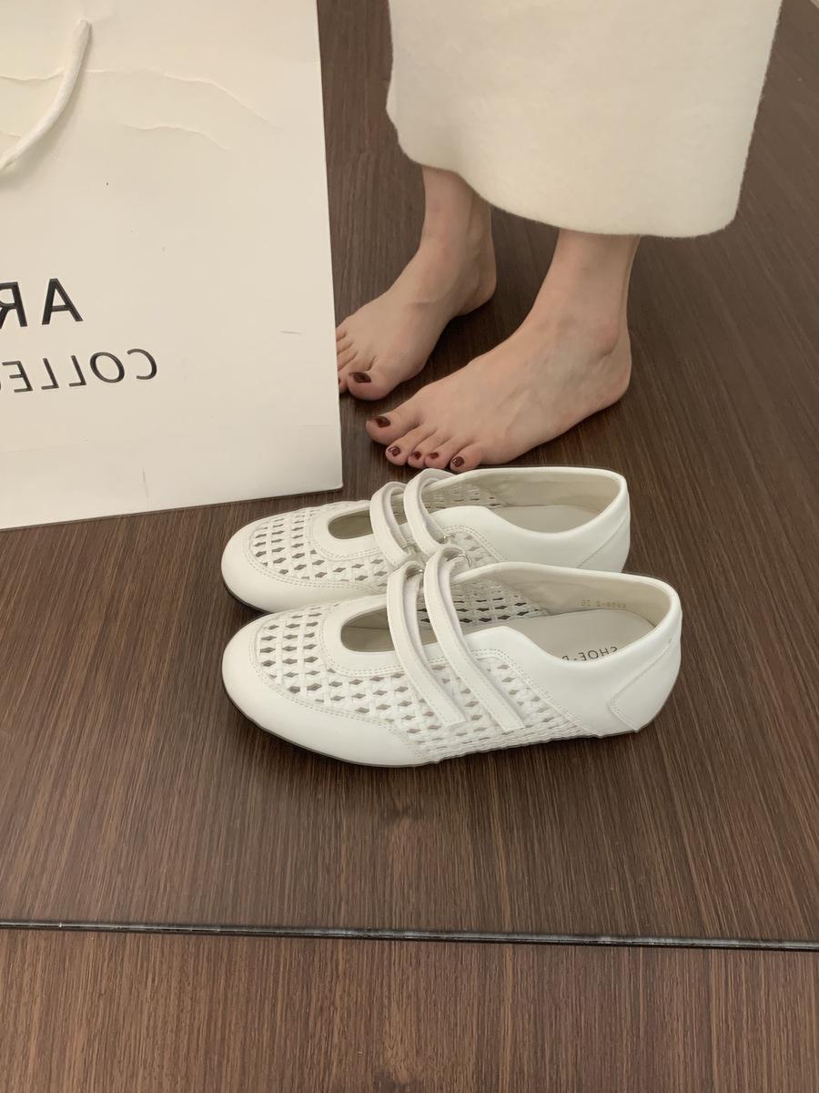 

Xieyiren inner height increase retro niche hollowed out round head Mary Jane shoes Velcro word with small leather shoes single shoes 39