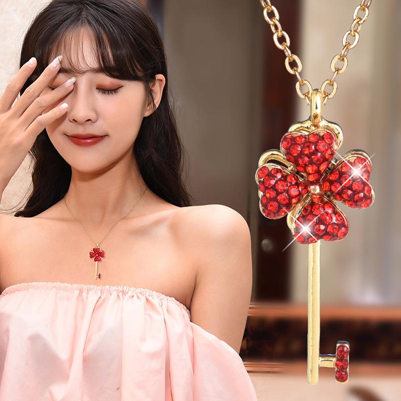 2021 Fashion Rotating Four-Leaf Clover Necklace Rotating Small Windmill Key Collarbone Chain For Women