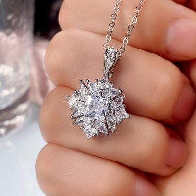 Nuovo arrivo Collana con ciondolo in zirconia cubica Accessori per fidanzamento e matrimonio per donna Temperamento Elegante Gioielli femminili