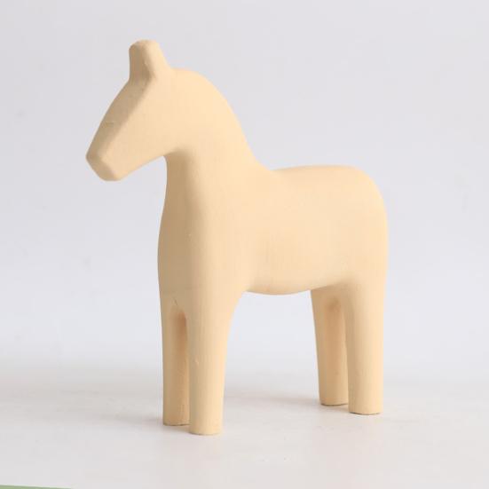 Robuste Pferdefigur. Zarte, exquisite abgerundete Kante