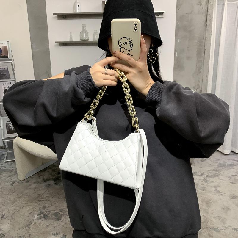 Autumn and Winter New Women's Messenger Bag Bag Messenger Shoulder Portable Chain Fashion Casual Versatile Casual Bag