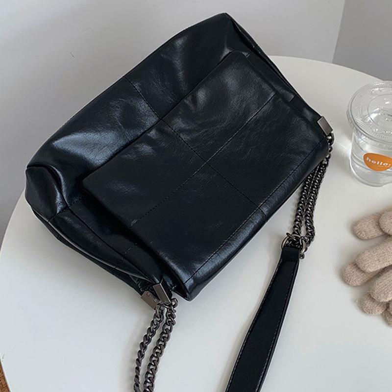 A Niche Design Tote Bag with A Simple Commuting Chain and A Large Capacity Single-shoulder Crossbody Bag