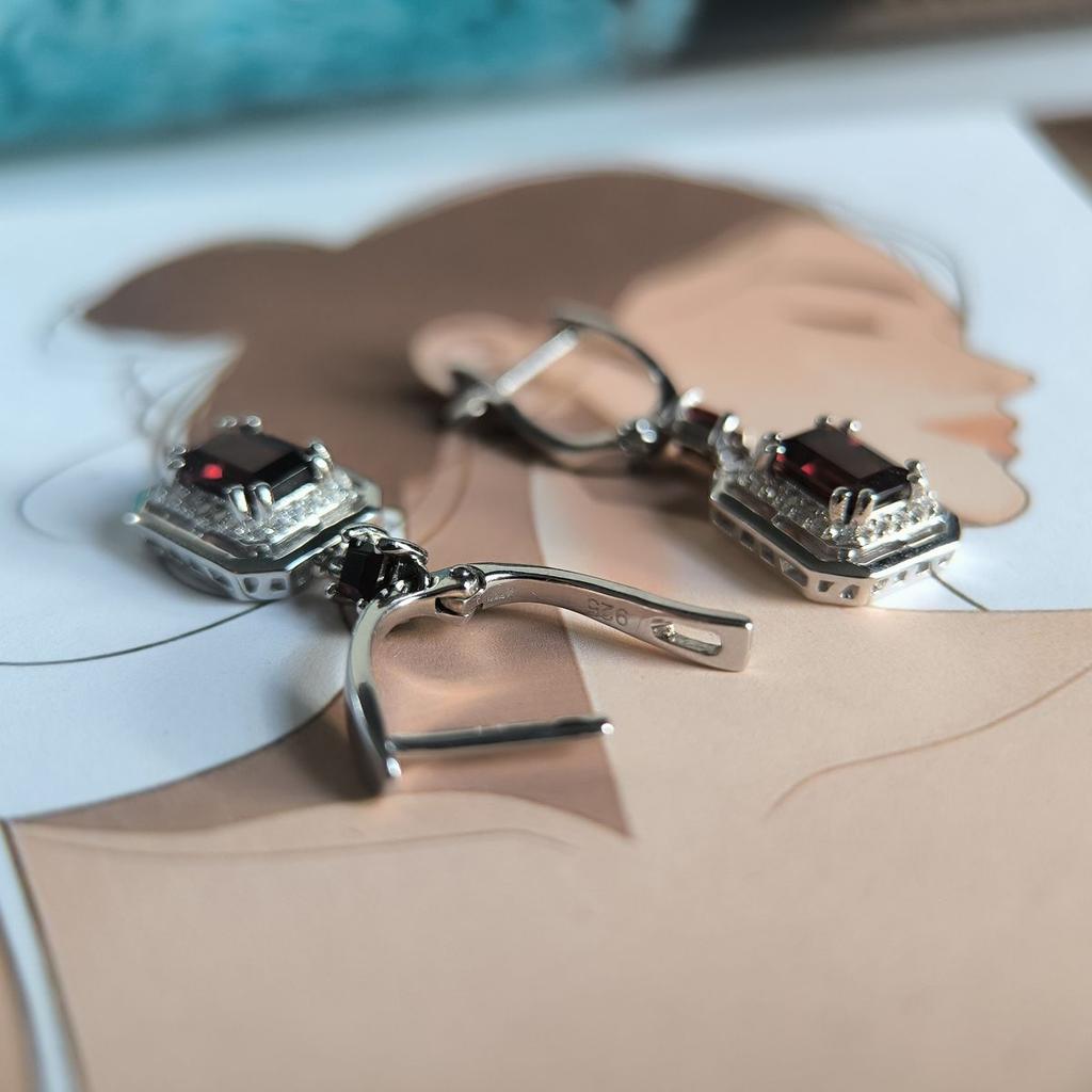 Серебряные серьги с натуральным гранатом 3.301ct (2195856)